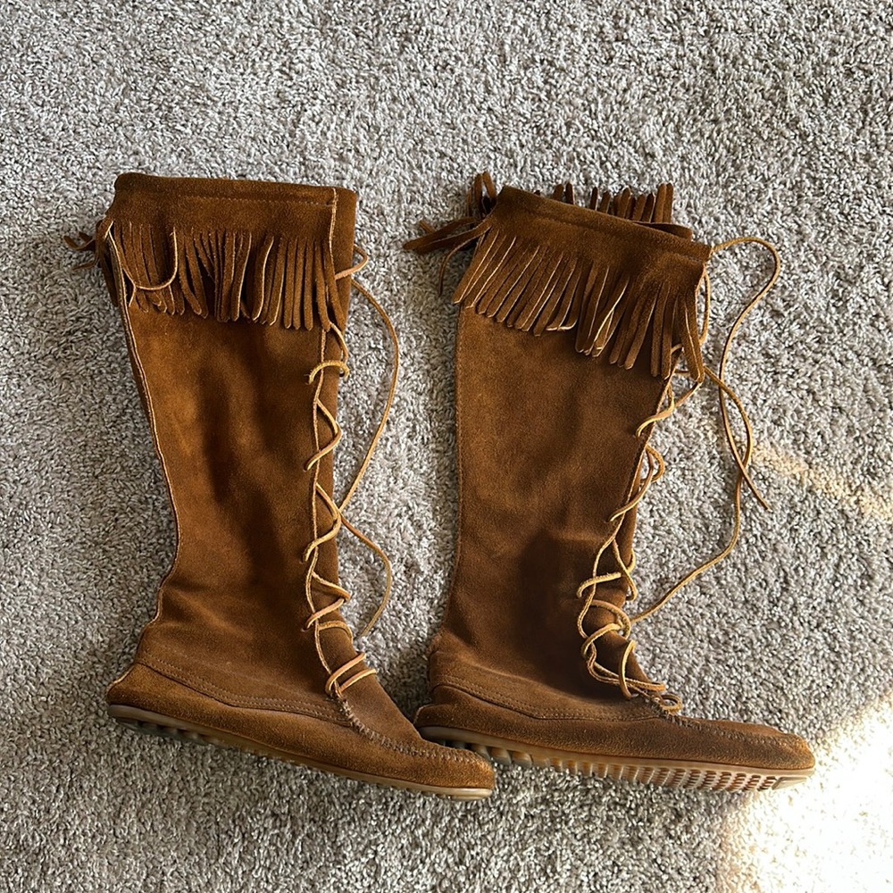 Minnetonka moccasin boots